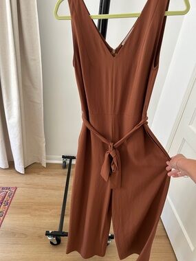 Everlane Jumpsuit. Size 2. 25” inseam. PTP 17”.